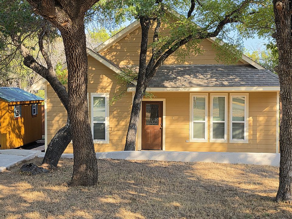 Large 2 car driveway. Lockable storage shed. Shaded front yard