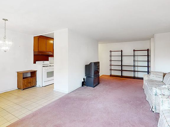 3rd image of 2915 W 5th St APT 4G