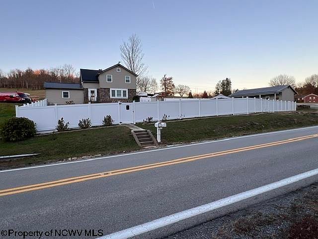 1st image of 53 Tall Timber Ln