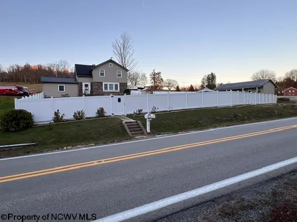 53 Tall Timber Ln, Clarksburg, WV 26301