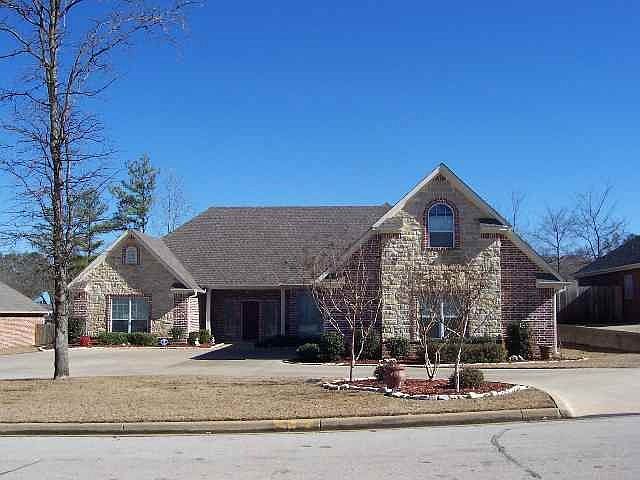 1st image of 104 Willow Brook Dr