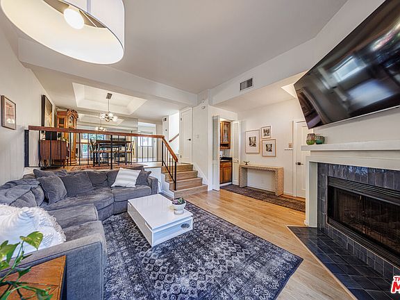 5th image of 18731 Hatteras St Unit 34