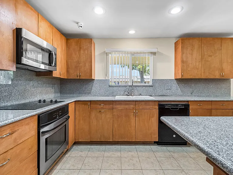 5170 E Huntington Ave — Photo 17