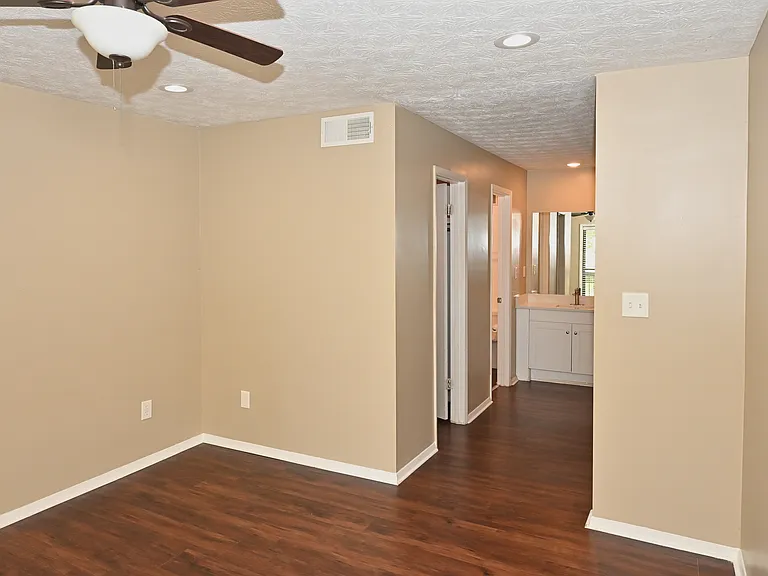 908 Park Ridge Cir — Photo 33