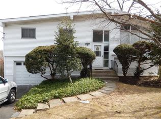 82 Cherrywood Rd, Yonkers, NY 10710