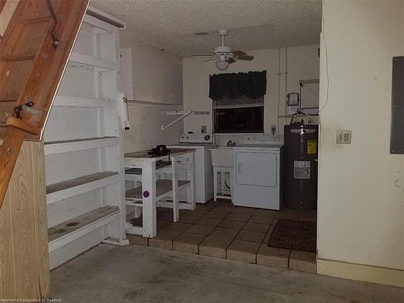 4th image of 115 Edgewater Dr S