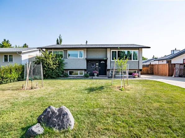 21 SW Malcolm Cres, Red Deer, AB T4N 0J9