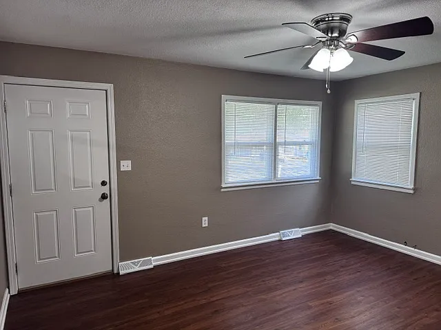 814 Walnut Dr — Photo 3