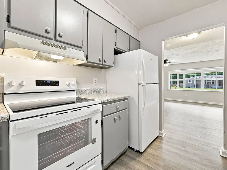 205 5th Ave — Photo 5