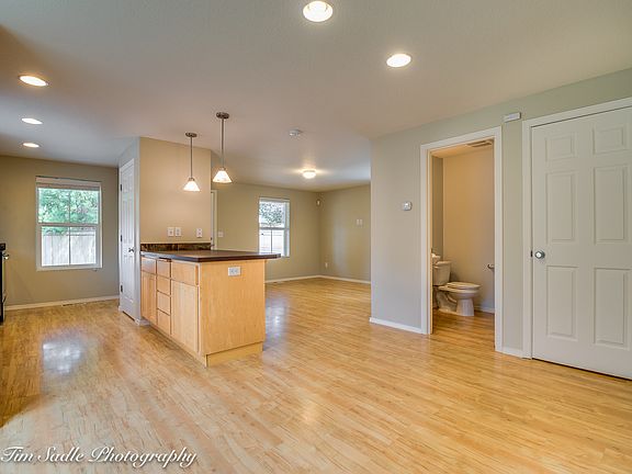 3rd image of 13410 NE 51st St