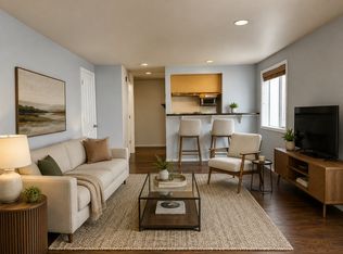 1124 N 92nd St APT 205, Seattle, WA 98103