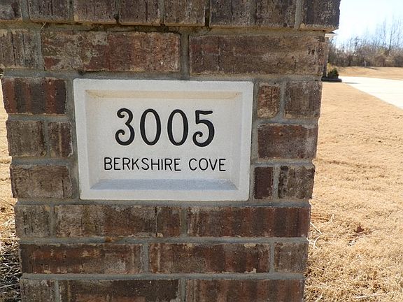 2nd image of 3005 Berkshire Cv