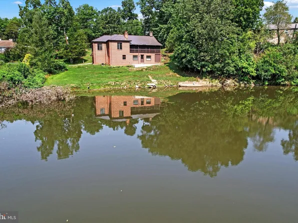 125 N Hickory Ln, New Oxford, PA 17350