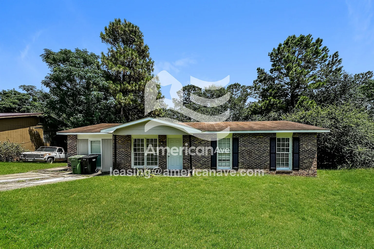 1924 W Park Dr photo 1