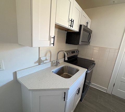 2nd image of 749 Maury Ave #10