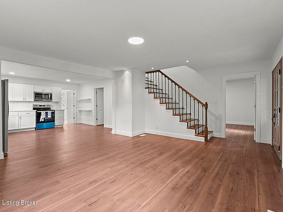 5th image of 8809 Maple Rd