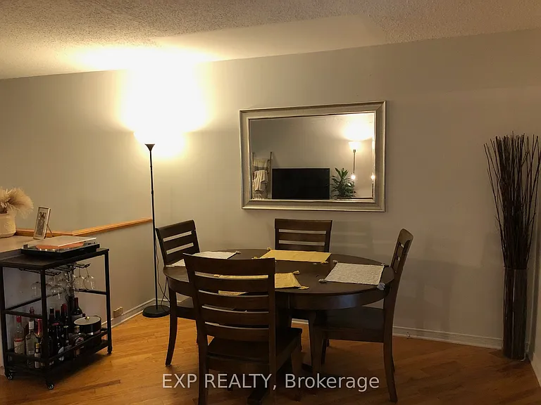 240 Breezehill Ave S #1 — Photo 8