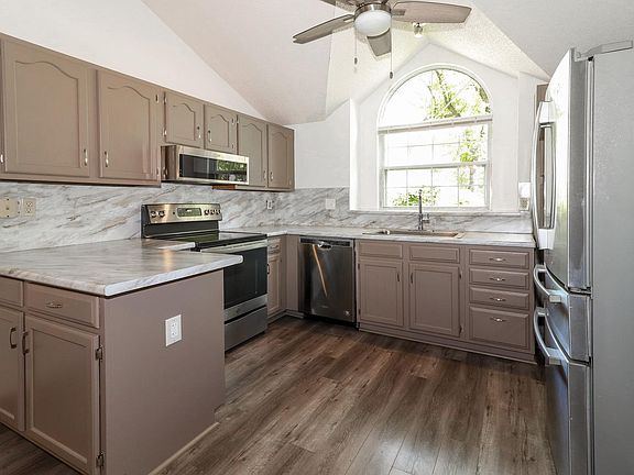 3rd image of 1002 Woodlake Village Dr