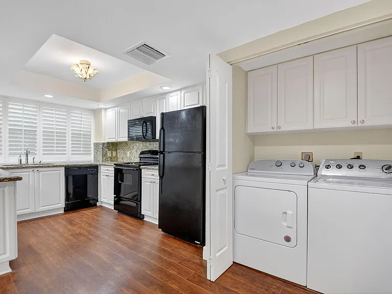 204 Andover Ct — Photo 14
