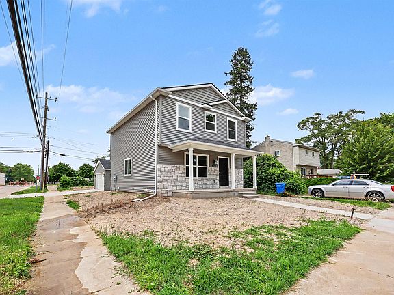 3rd image of 27305 Groveland St