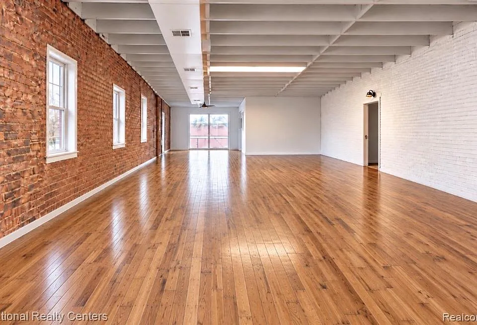 21 N Saginaw St #3-B