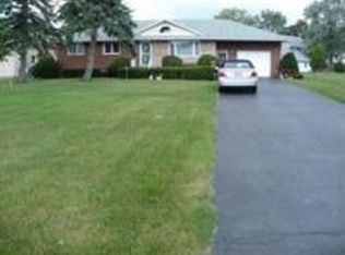 8440 Carol Ct, Niagara Falls, NY 14304