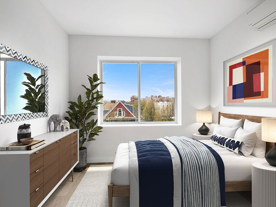2nd image of 990 Woodycrest Ave APT 3A