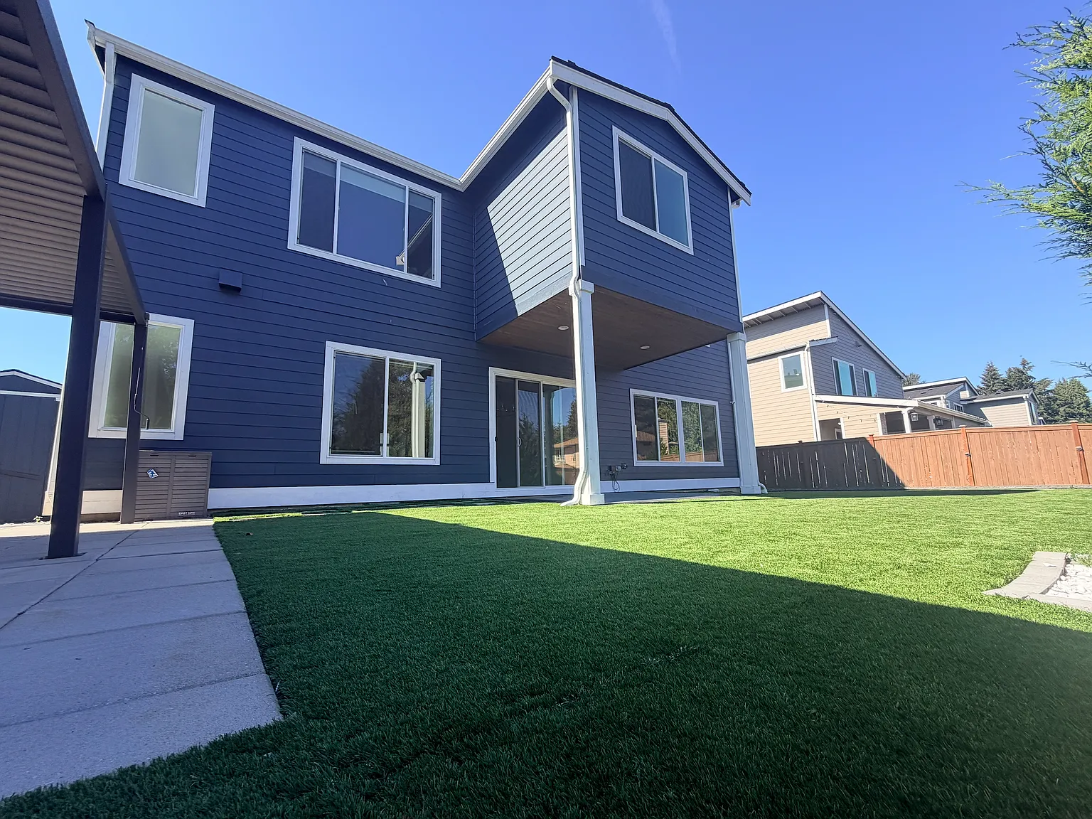 5 bed, 4.5 bath, 3660 sqft, $5,950 — Photo 4