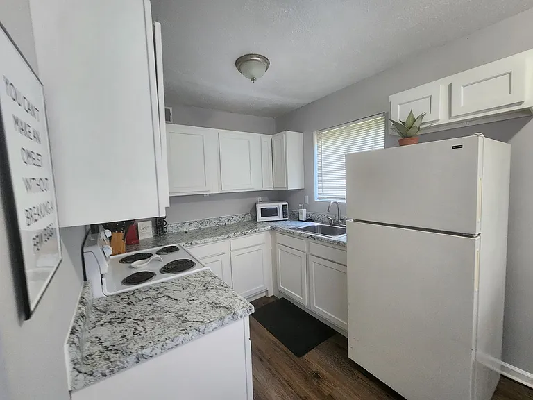 917 Oakview Ave — Photo 10