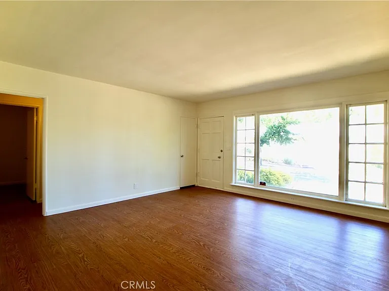 21470 Providencia St — Photo 8