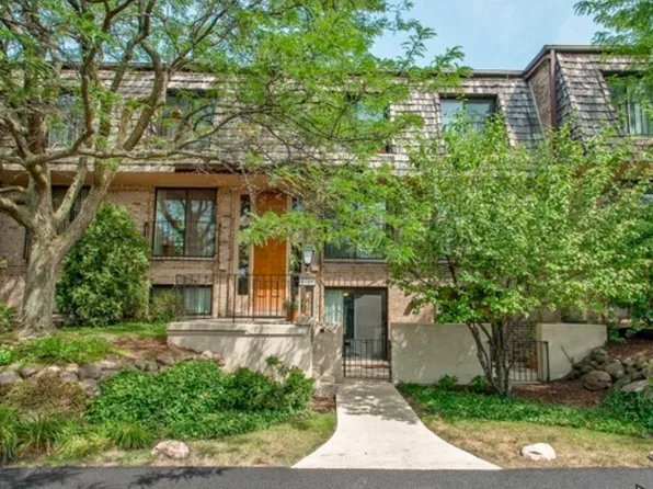 1719 Northfield Sq APT A, Winnetka, IL 60093
