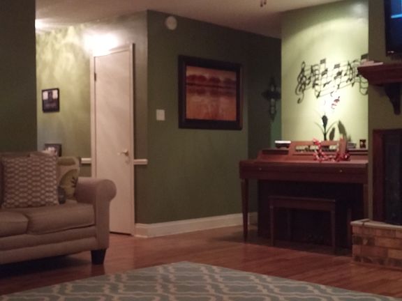 3rd image of 220 Vivian Dr