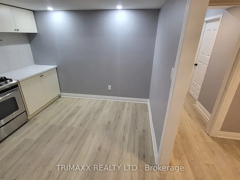 19 Saint Andrews Blvd #BASEMENT — Photo 7