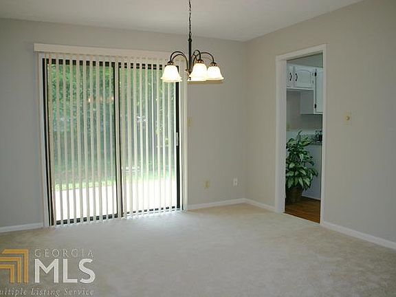 4th image of 221 Hilltop Dr