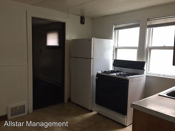 5th image of 366 E 161st St