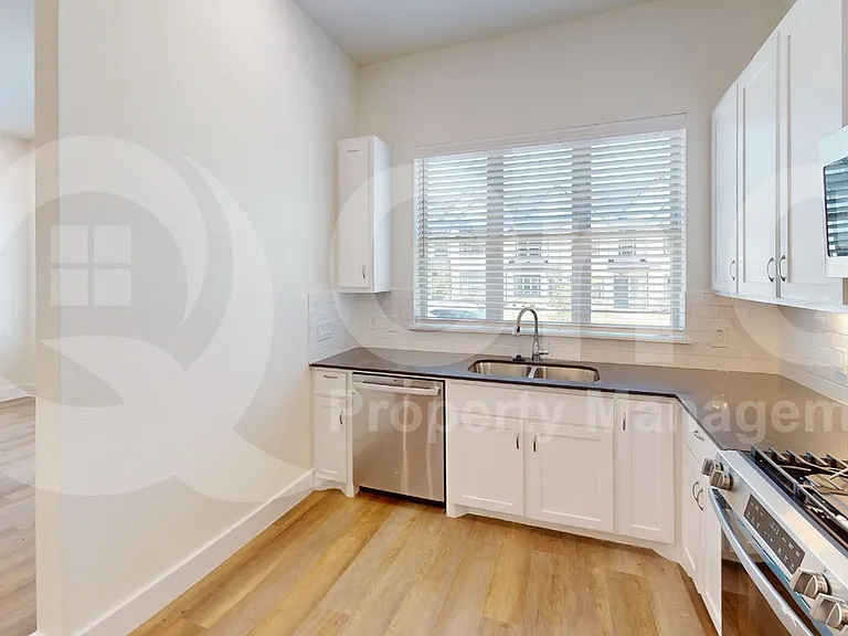 313 Buck Ridge Dr — Photo 5