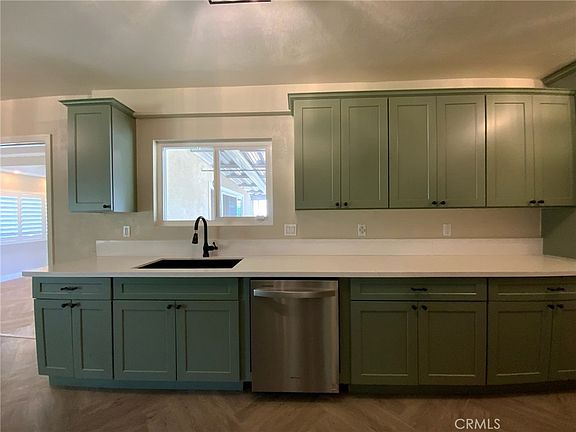 4th image of 761 W 6th St