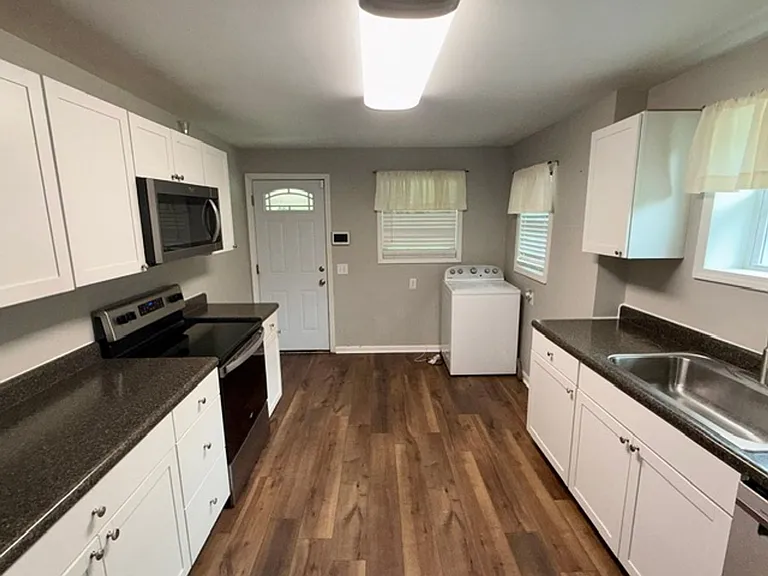 914 Birch St — Photo 13