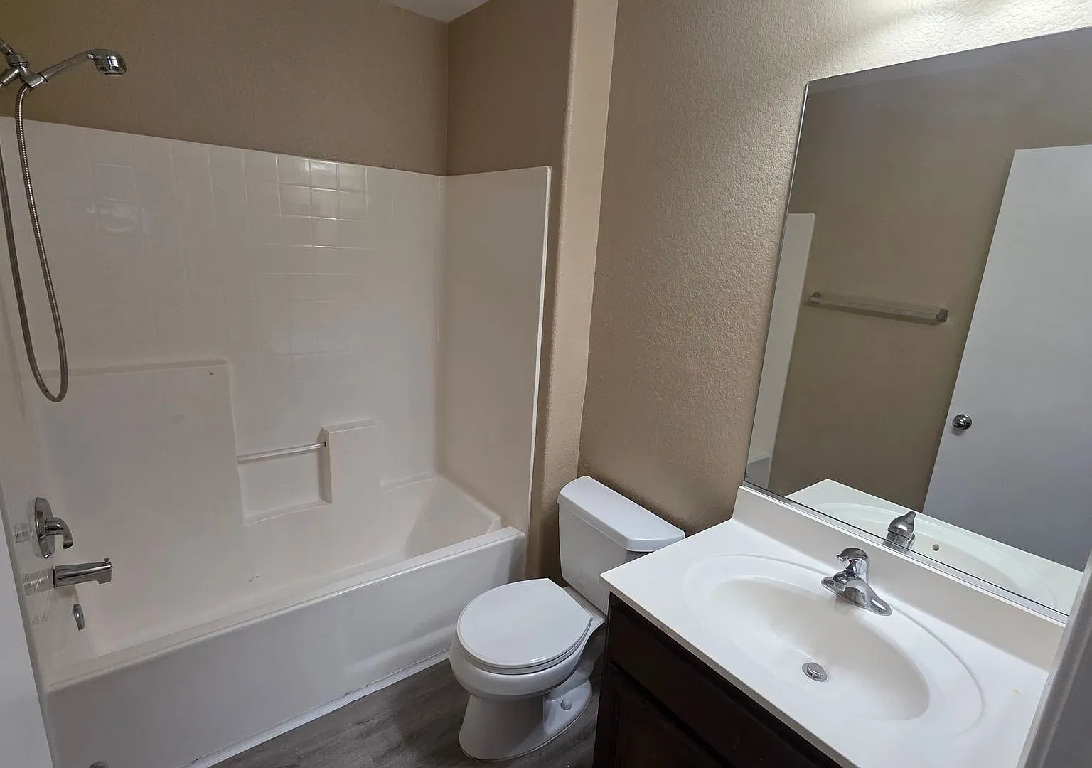 Gorgeous Townhouse In Ocean View Hills — Photo 2