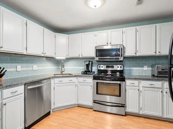44 Maria Ave APT 105, Southbridge, MA 01550