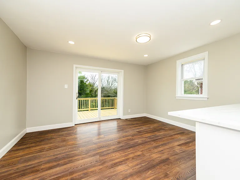 1050 S Keim St — Photo 10