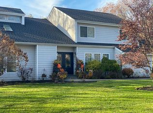 8 Pamela Dr, Ridge, NY 11961