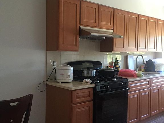 3rd image of 2146 Clintonville St #2FL