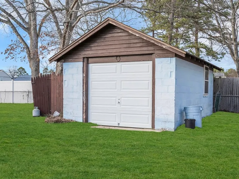 1409 Lawrence Ave — Photo 19