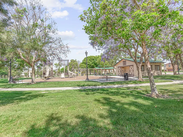 8653 Bay Laurel St — Photo 33
