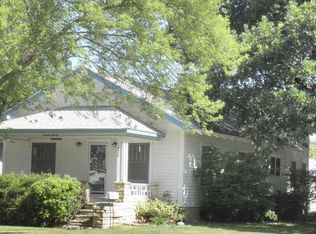 1420 E 11th Ave, Winfield, KS 67156