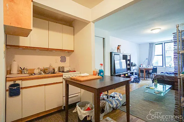 Rented by City Connections Realty | media 17