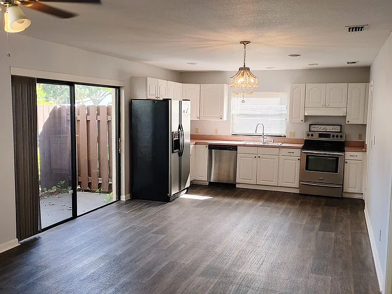 2050 Oleander Blvd — Photo 2