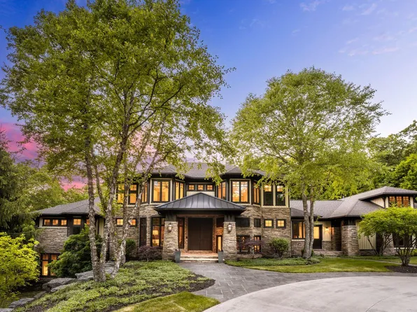 1120 Skyevale Dr NE, Ada, MI 49301