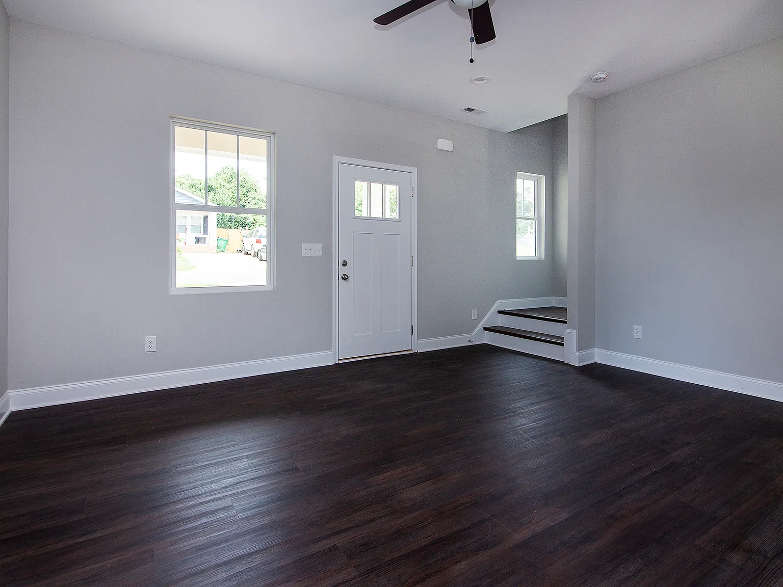 2915 Ross Ave — Photo 3